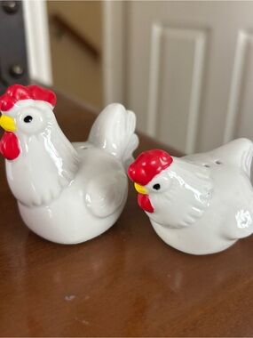 Ceramic White Hen Salt and Pepper Shaker Set with Red Accents